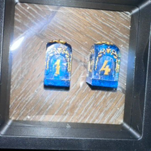 Dice 2 d4 tombstone style blue w gold numbers